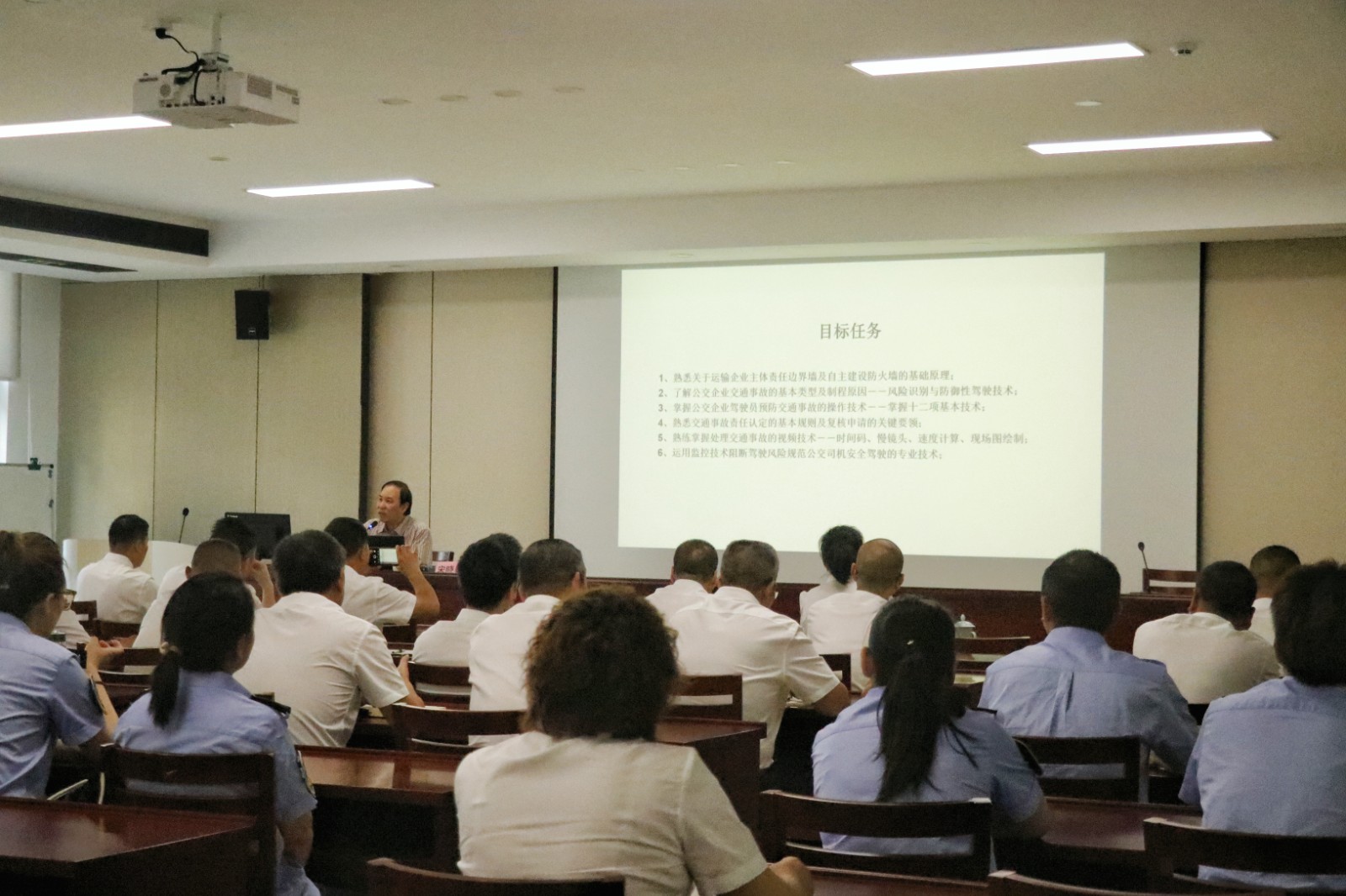 衢州公交第一期安全管理培訓(xùn)班圓滿(mǎn)收官